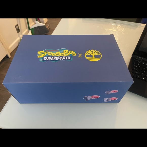 Timberland SpongeBob like new size 2 1/2 with box - Picture 4 of 5
